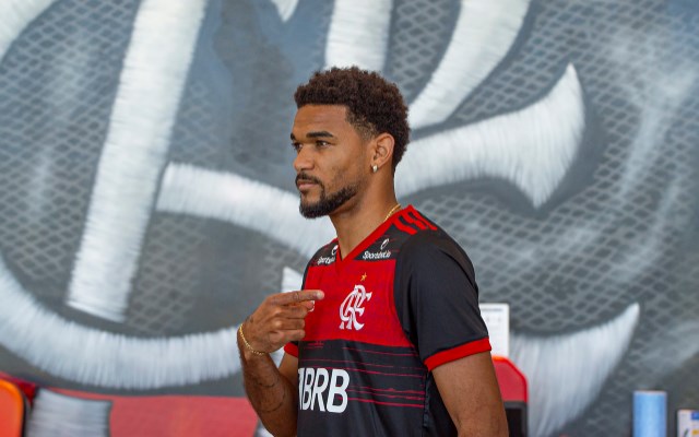 Bruno Viana revela idolatria por Juan, e elege Rodrigo Caio como melhor zagueiro do Fla