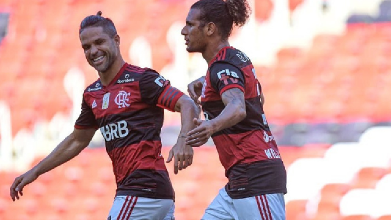 Diego fica a um título de igualar ídolos como maior vencedor do Fla; Arão também bate recorde