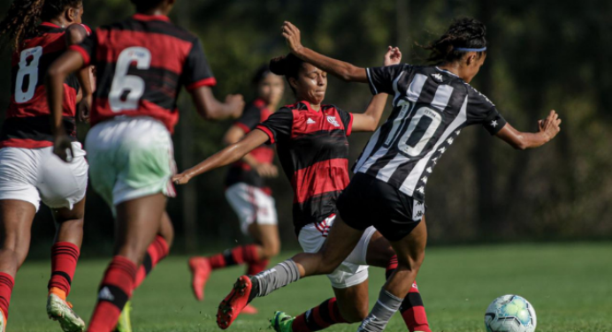 Flamengo goleia Botafogo por 6 a 0 no Brasileiro Feminino Sub-18 e se aproxima de classificação