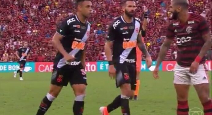 Dupla de zaga que virou ‘meme’ após deboche de Gabigol desfalca o Vasco nesta quinta