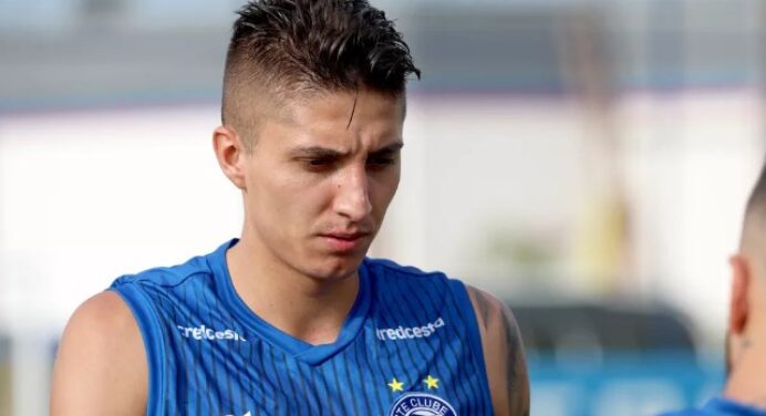 Acusado de racismo por Gerson, Índio Ramírez rompe ligamento do joelho e fica fora por seis meses