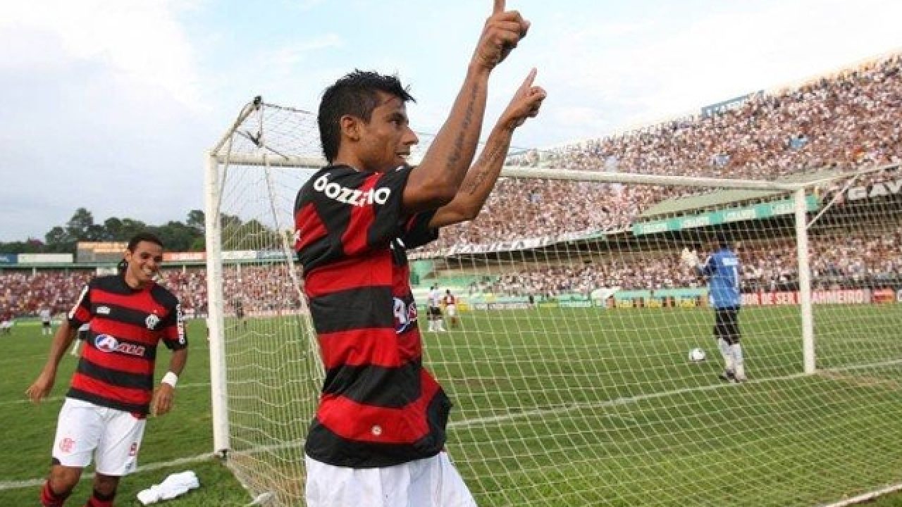 Resultado de imagem para Léo Moura relembra título de 2009 e reforça torcida e confiança no Flamengo