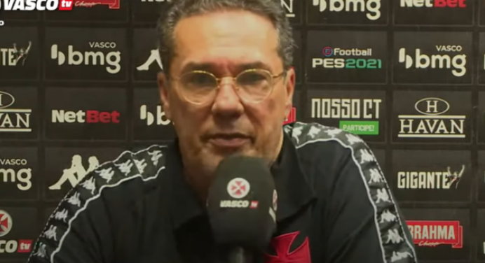 Luxemburgo se revolta com arbitragem e rasga o verbo após derrota para o Internacional: “Campeonato manchado”