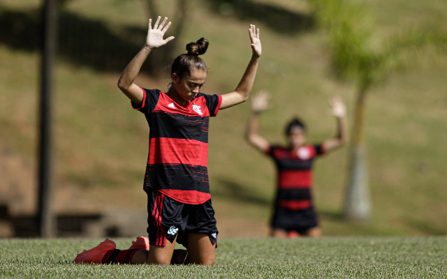 #Nossos10 I Meninas da Gávea realizam homenagem às vítimas de incêndio no Ninho do Urubu