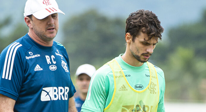 Flamengo intensifica preparação e treina na manhã desta terça para jogo com São Paulo