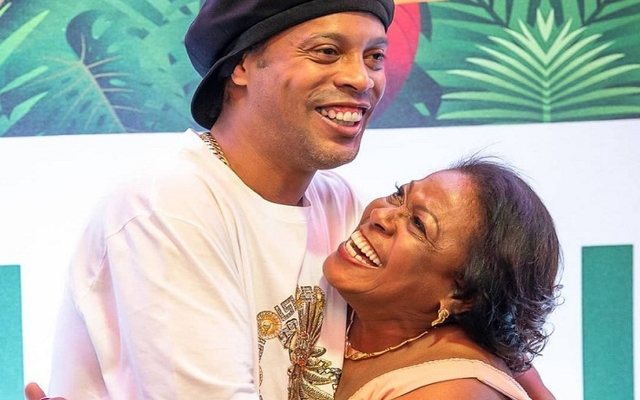 Luto: Miguelina, mãe de Ronaldinho Gaúcho, ex-Flamengo, morre vítima de Covid-19