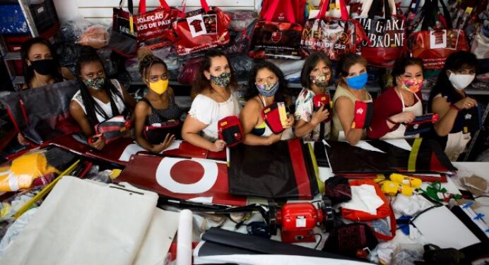 Flamengo promove ação e doa utensílios a trabalho social com mulheres refugiadas
