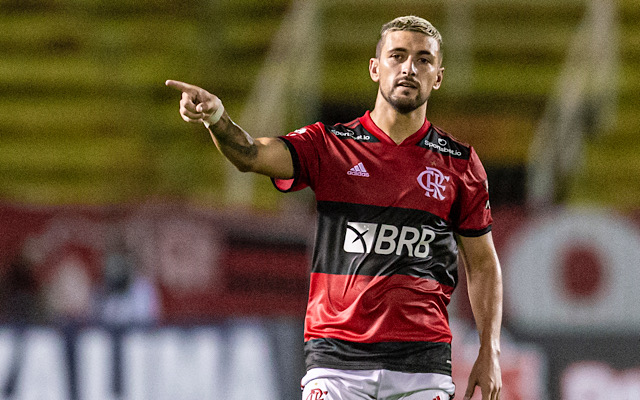 Sem adiamento, quarteto convocado do Flamengo viaja para se apresentar após jogo com o Athletico-PR