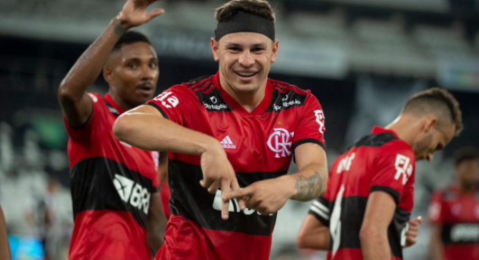 Clube suíço demonstra interesse em Hugo Moura, do Flamengo