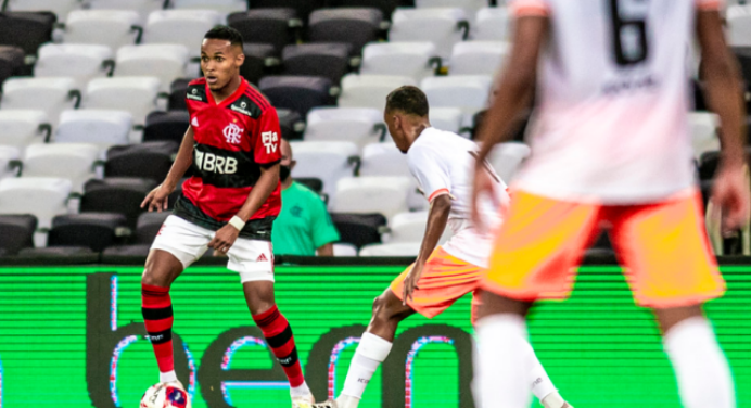 Com sinalização positiva de Ceni, Flamengo libera Lázaro para ser negociado