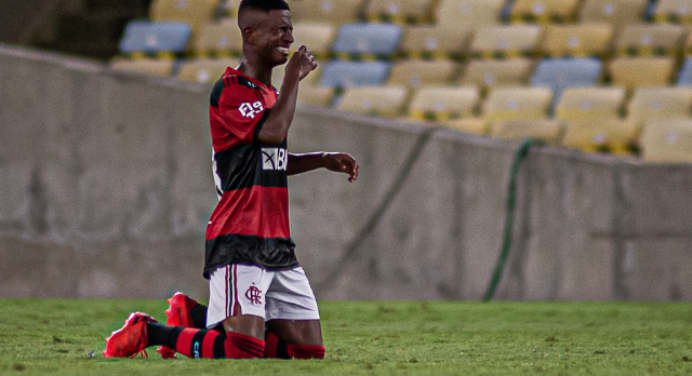 Xodó de Ceni, Max tem mais jogos pelo profissional do Flamengo do que pelo sub-20 em 2021