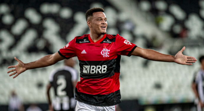 “A proposta é muito baixa pelo que ele tem feito”, avalia comentarista sobre oferta do Atlético de Madrid por Muniz