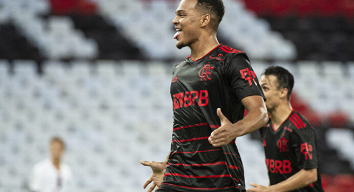 Rodrigo Muniz ajusta alimentação e diminui porcentagem de gordura para evoluir no Flamengo