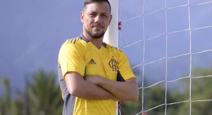 Inspirada em Raul Plassmann, nova camisa de goleiro do Flamengo pode ‘estrear’ contra o La Calera