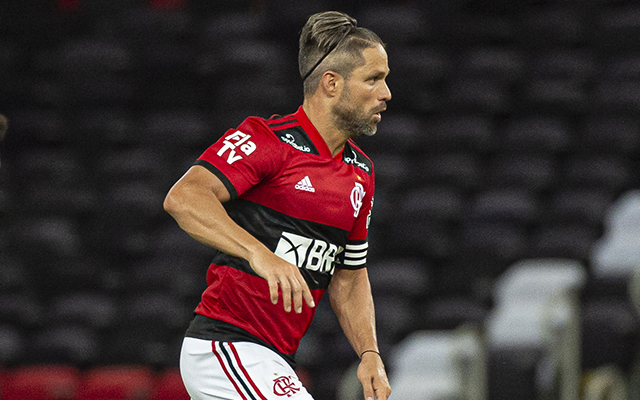 Diego relembra período de críticas da torcida e garante: “Nunca pensei em deixar o Flamengo”