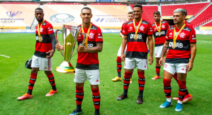Campeões da Supercopa, Renê e Matheuzinho rebatem provocação de Verón, do Palmeiras