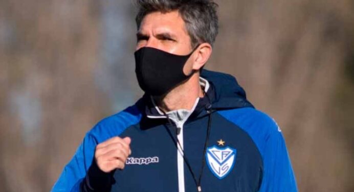 Técnico do Vélez elogia poder de decisão do Flamengo: “Percentual de eficácia muito alto”