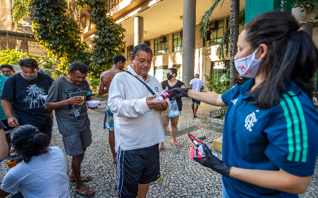 Flamengo manda mensagem de apoio à população e mantém projetos sociais em meio à pandemia