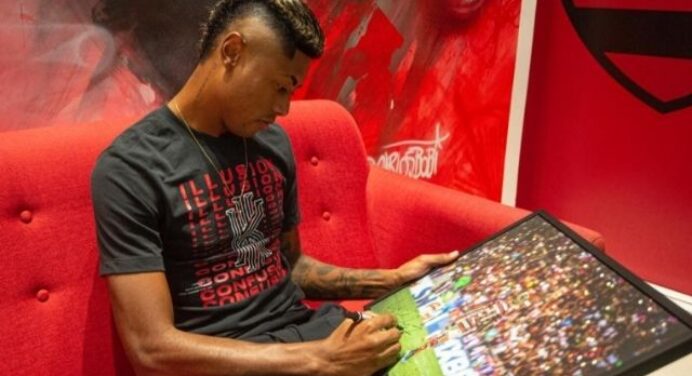 Acervo fotográfico do Flamengo vira arte, e clube lança linha de quadros históricos