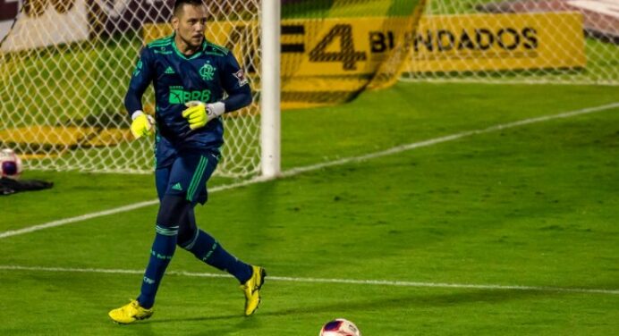 Após avaliação do Flamengo, Diego Alves e Renê preocupam para sequência da temporada