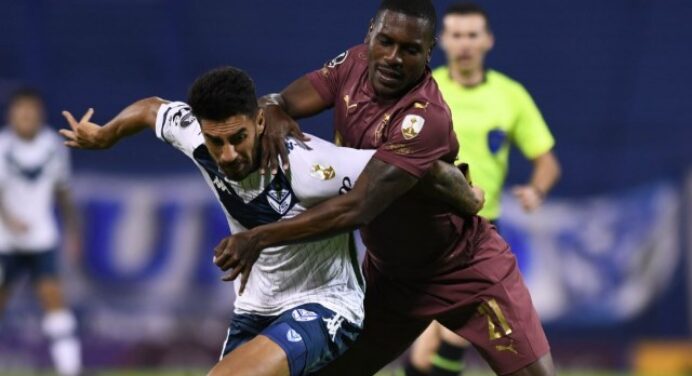 Velez bate a LDU e acirra disputa em grupo do Flamengo na Libertadores