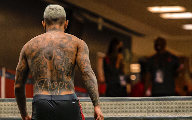 Gabigol presta homenagem a Mc Kevin antes de jogo do Flamengo pela Libertadores