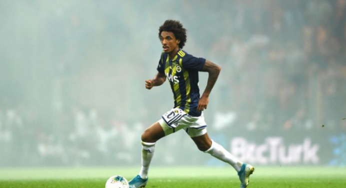 Jornal turco coloca Luiz Gustavo na mira do Flamengo; volante está no Fenerbahçe