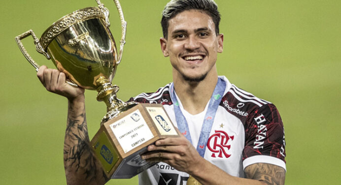 Com 27 jogos a menos no Flamengo, Pedro iguala número de gols pelo Fluminense
