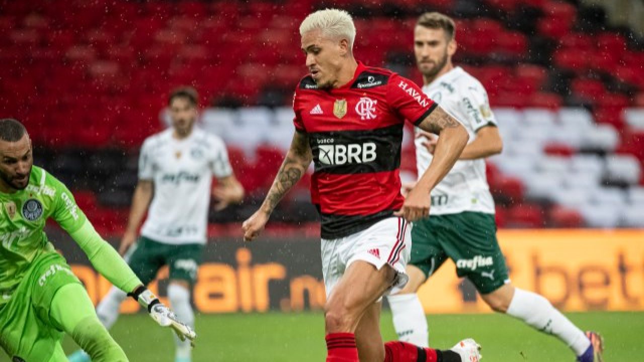 CBF define arbitragem da partida entre Flamengo e Palmeiras; confira