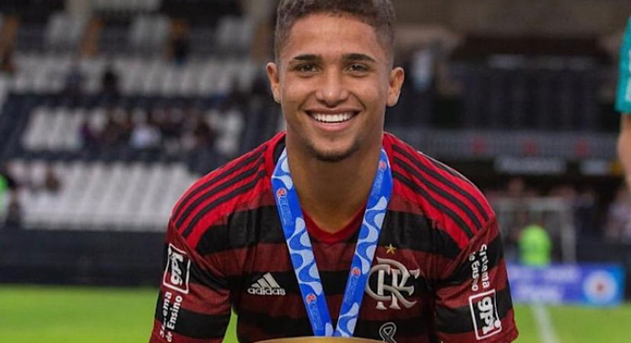 Red Bull Bragantino faz proposta ao Desportivo Brasil por Luis Gustavo, lateral ex-Fla; jovem pressiona por saída