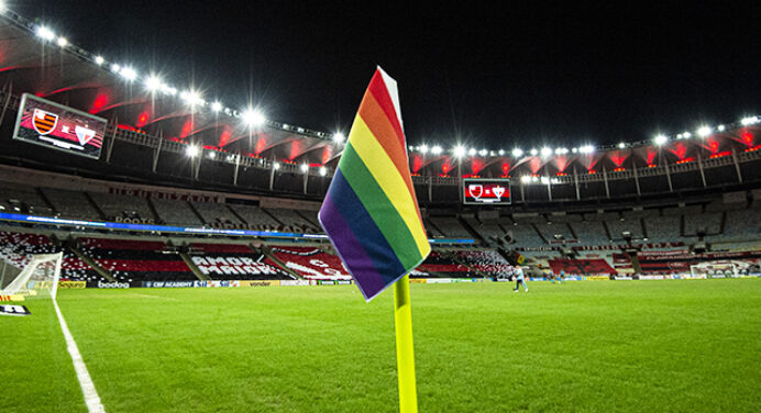 Em vitória sobre o Fortaleza, Flamengo faz homenagem ao mês do orgulho LGBTQIA+