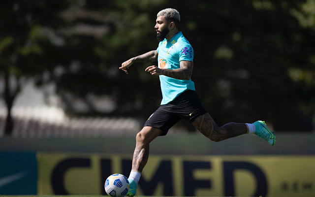 Treinando como titular, Gabigol tenta repetir Ronaldinho e dar fim a ‘tabu’ que já dura dez anos