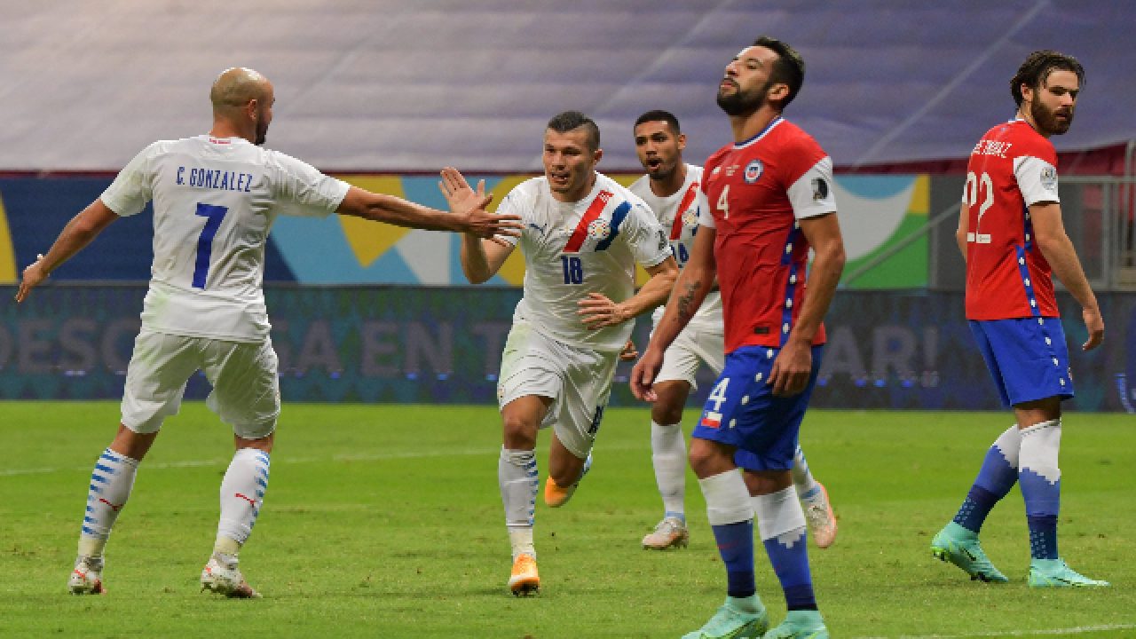 Com Isla E Piris Da Motta Em Lados Opostos Paraguai Vence Chile Pela Copa America Flamengo Coluna Do Fla