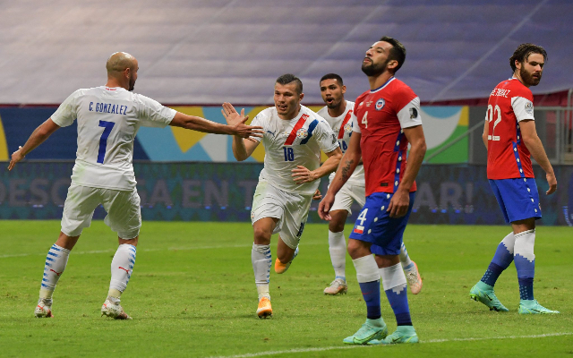 Com Isla e Piris da Motta em lados opostos, Paraguai vence Chile pela Copa América