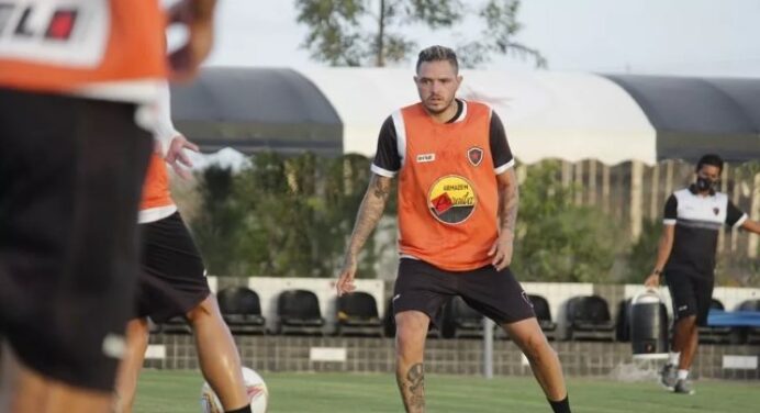 Ex-atacante do Fla deixa o Botafogo-PB e lamenta falta de oportunidades: “Tive pouco tempo para mostrar meu futebol”