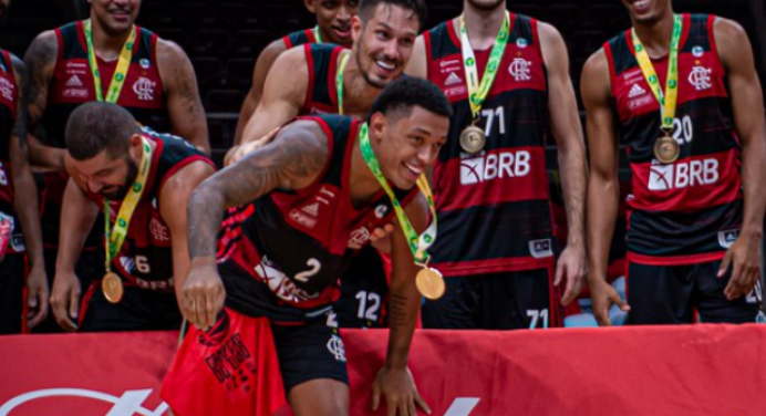Multicampeões na temporada, Rafael Mineiro e Yago Mateus renovam contrato com o Flamengo