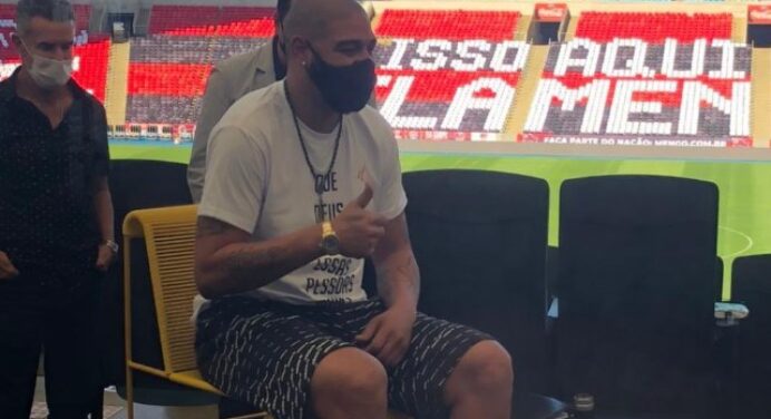 Adriano Imperador relembra ‘sonho’ de jogar no Flamengo e se emociona: “Passa um filme na cabeça”