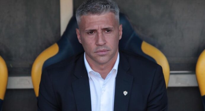 “Vão jogar na minha casa”: em discussão, Crespo promete ‘troco’ no Flamengo