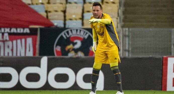 Diego Alves é alvo de críticas em goleada para o Internacional