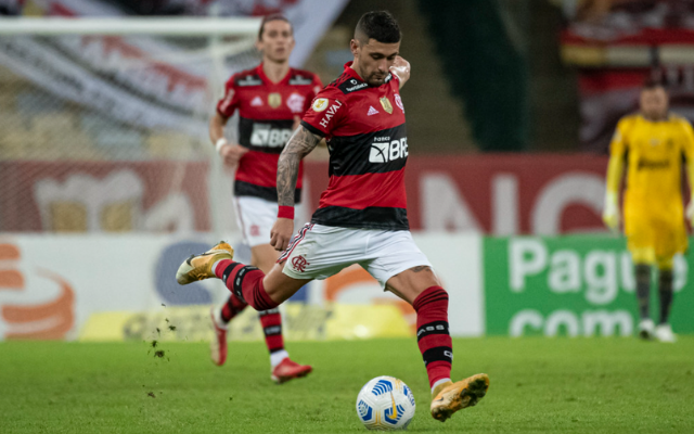 Estilo de jogo do Olimpia surpreende jogadores do Flamengo