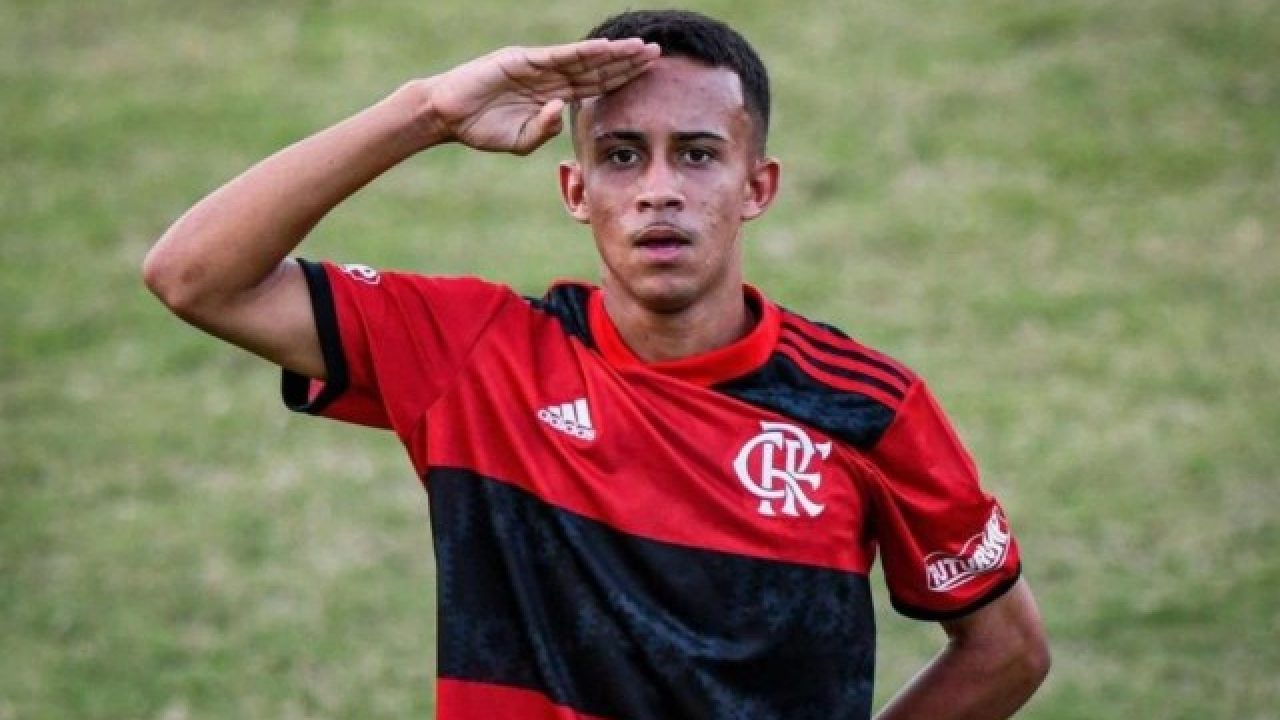 Joia do sub-17, Matheus Gonçalves se aproxima de primeiro contrato profissional com o Flamengo - Flamengo | Coluna do Fla