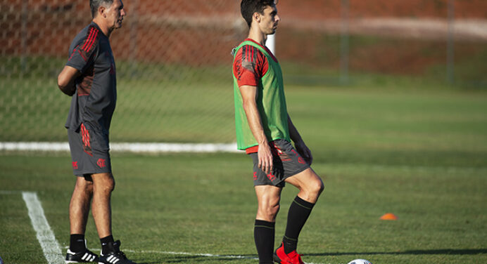 Renato Gaúcho comanda último treino do Flamengo antes de jogo decisivo da Libertadores