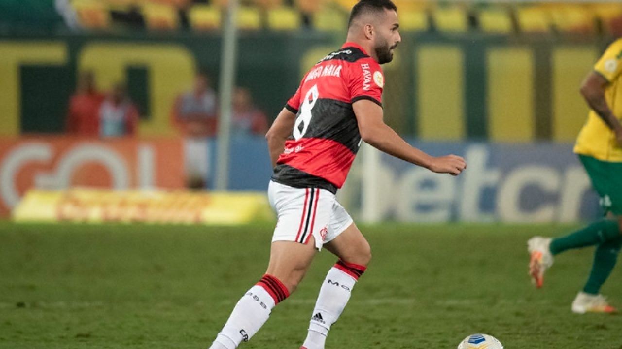 nome do camisa 8 do flamengo