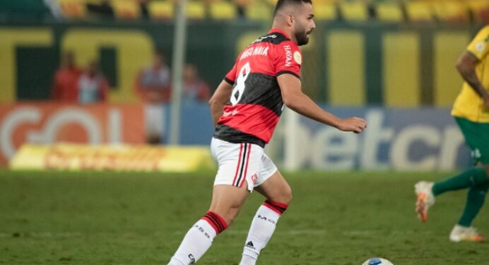 Thiago Maia destaca entrosamento do Fla em gol contra o Cuiabá e revela resenha com Bruno Henrique