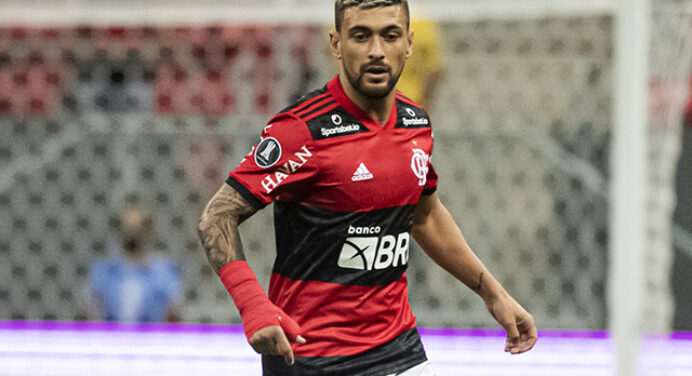 Arrascaeta joga com fratura na mão e descarta cirurgia para não desfalcar o Flamengo