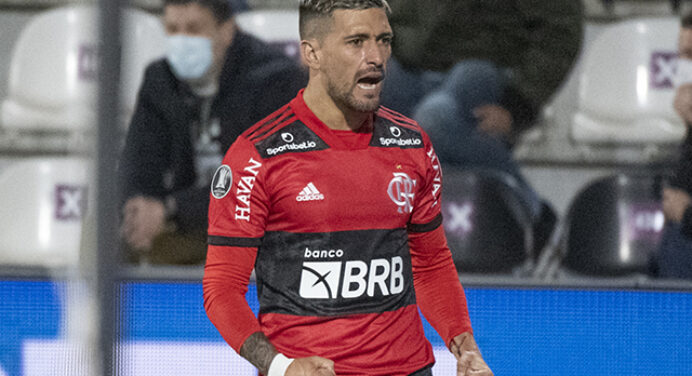 Jornalista aponta Arrascaeta acima de Hulk na ‘disputa’ de melhor jogador do Brasil