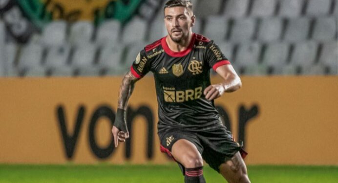 Arrascaeta se prepara para entrar no ‘Top 3’ de estrangeiros com mais jogos pelo Flamengo no Brasileirão; Guerrero sairá da lista