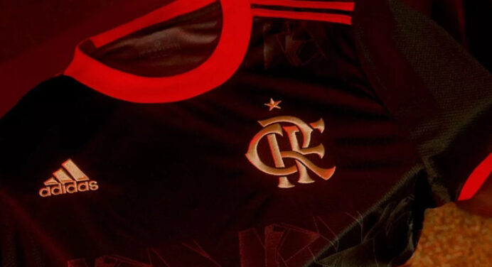 Caiu bem? Novo uniforme 3 do Flamengo tem primeiras imagens divulgadas oficialmente
