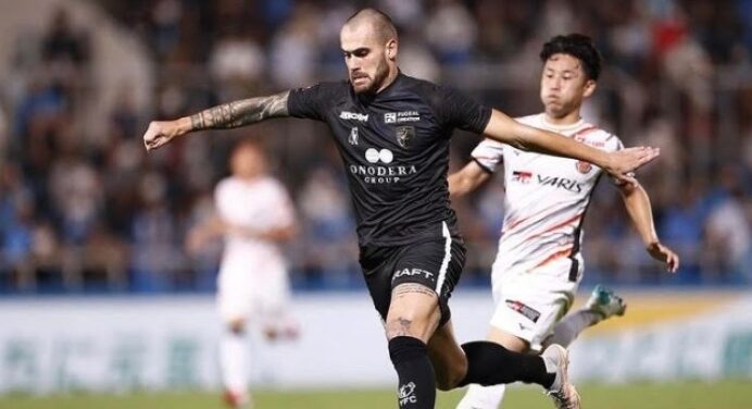 Cria do Fla, Felipe Vizeu estreia pelo Yokohama FC e revela primeiras impressões no futebol japonês