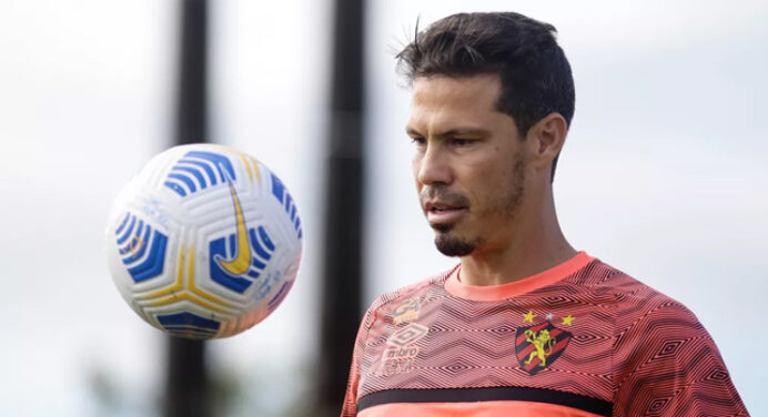 Hernanes provoca Flamengo antes de estrear pelo Sport neste domingo